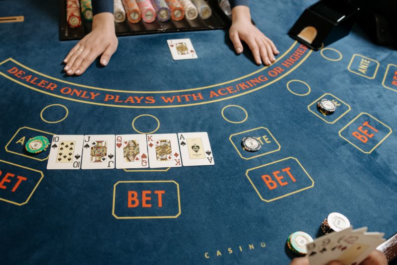 3 tuyệt chiêu chơi Baccarat tại V7bet – tăng tỷ lệ thắng đặt 1 ăn 8 2 Luật chơi Baccarat thông minh tại V7bet
